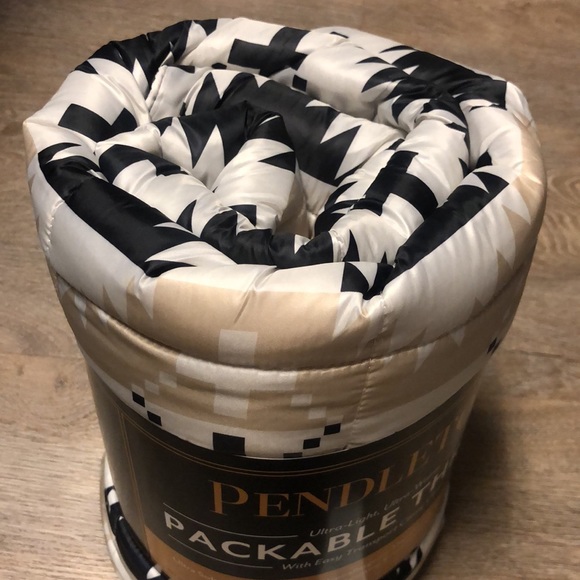 Brand ππππ PENDLETON packable throw. - Picture 4 of 8